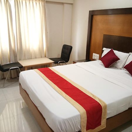 Hlv Grand Inn Bangalore Exterior foto
