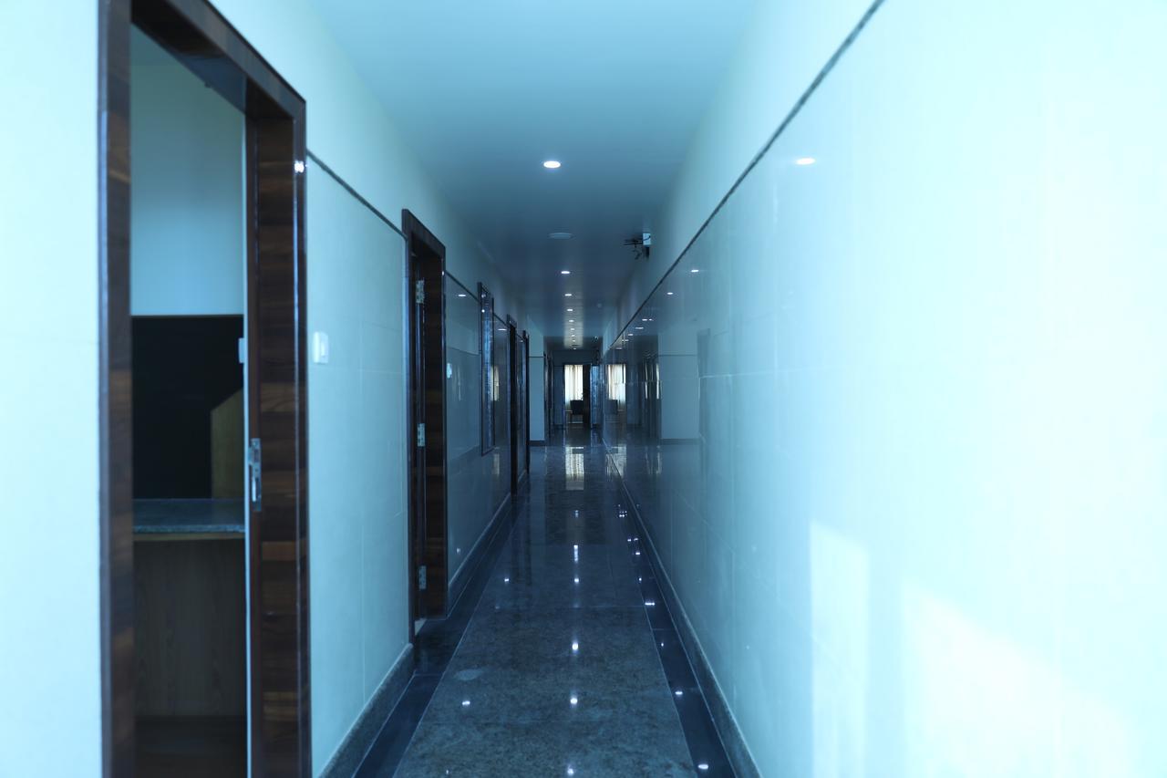 Hlv Grand Inn Bangalore Exterior foto