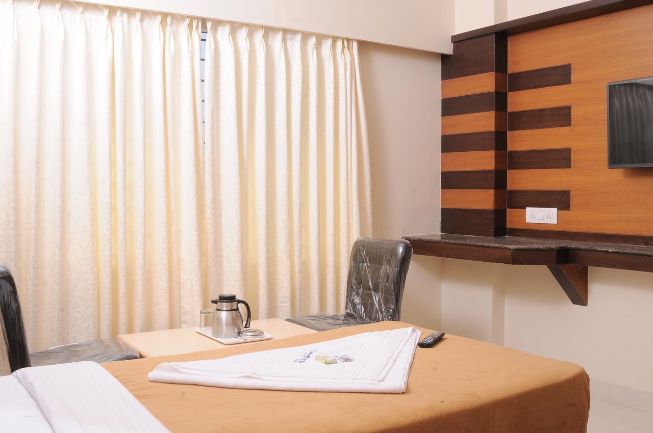 Hlv Grand Inn Bangalore Exterior foto