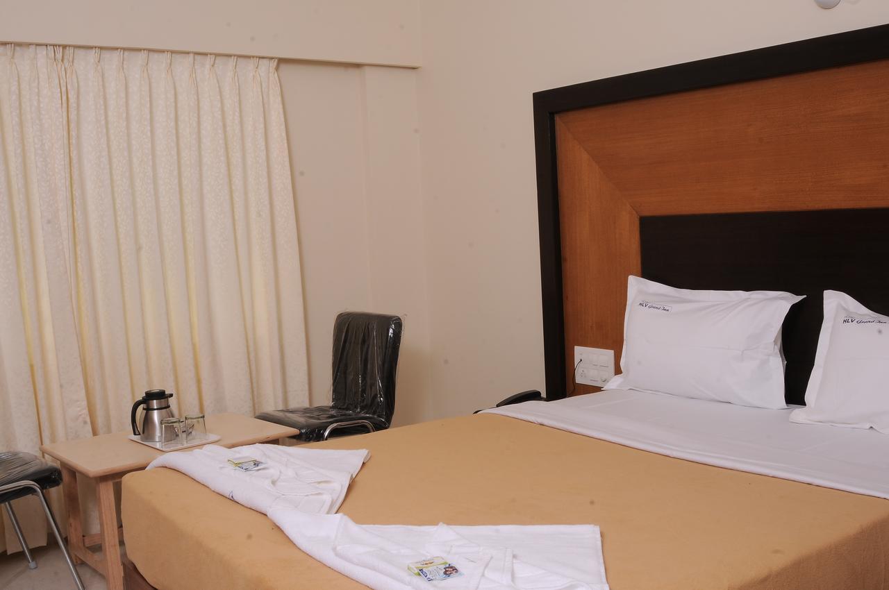 Hlv Grand Inn Bangalore Exterior foto